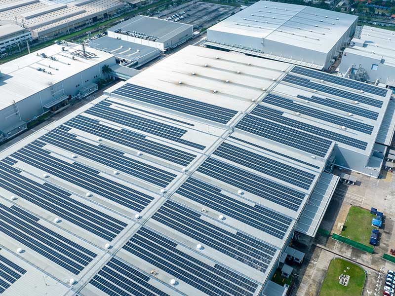 Benefits of Flat Roofing Systems for Your Business<br />
